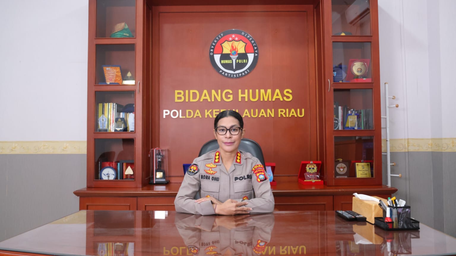 Penyegaran Kepemimpinan: 15 Pejabat Utama dan Tingkatan Pertengahan Polda Kepulauan Riau Alih Tugas Dalam Putaran Mutasi Nasional