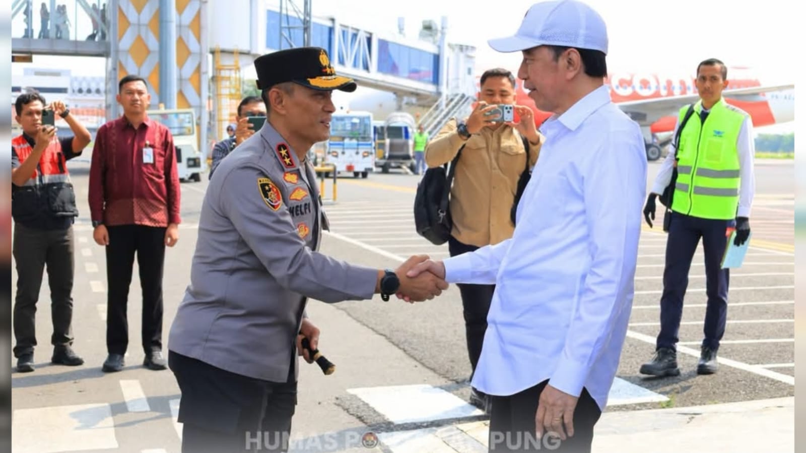 KAPOLDA LAMPUNG SAMBUT DAN LAKSANAKAN PEMANTAUAN PENGAMANAN KUNJUNGAN MANTAN PRESIDEN JOKO WIDODO