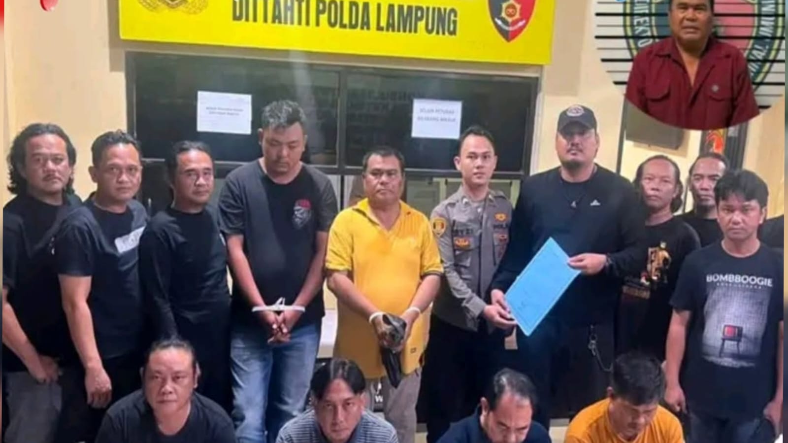 DELAPAN ORANG DIAMANKAN TERKAIT PERAMPASAN KENDARAAN, SATU DI ANTARNYA PENSIUNAN ANGGOTA POLRI BERPANGKAT AKBP DELAPAN ORANG DIAMANKAN TERKAIT PERAMPASAN KENDARAAN, SATU DI ANTARNYA PENSIUNAN ANGGOTA POLRI BERPANGKAT AKBP