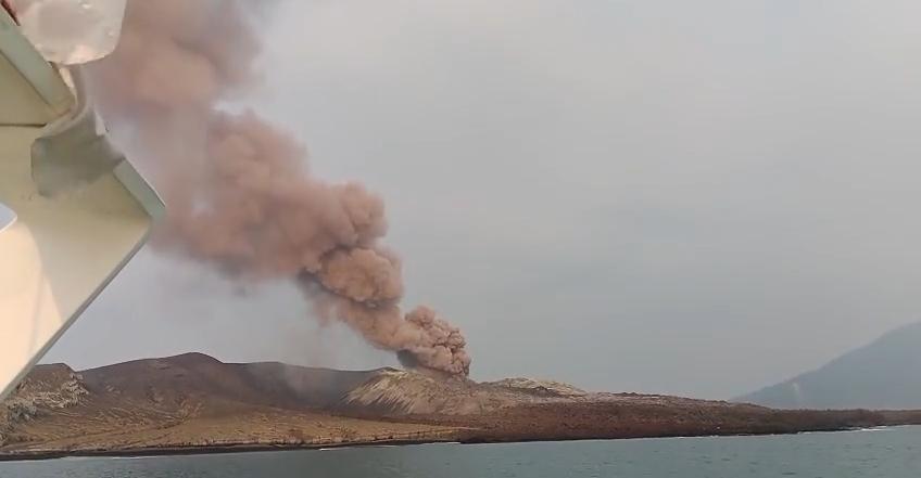 Gunung Anak Krakatau Kembali Erupsi: Kolom Abu Menjulang Hingga 357 Meter, Warga Lampung dan Sekitar Diminta Tetap Waspada