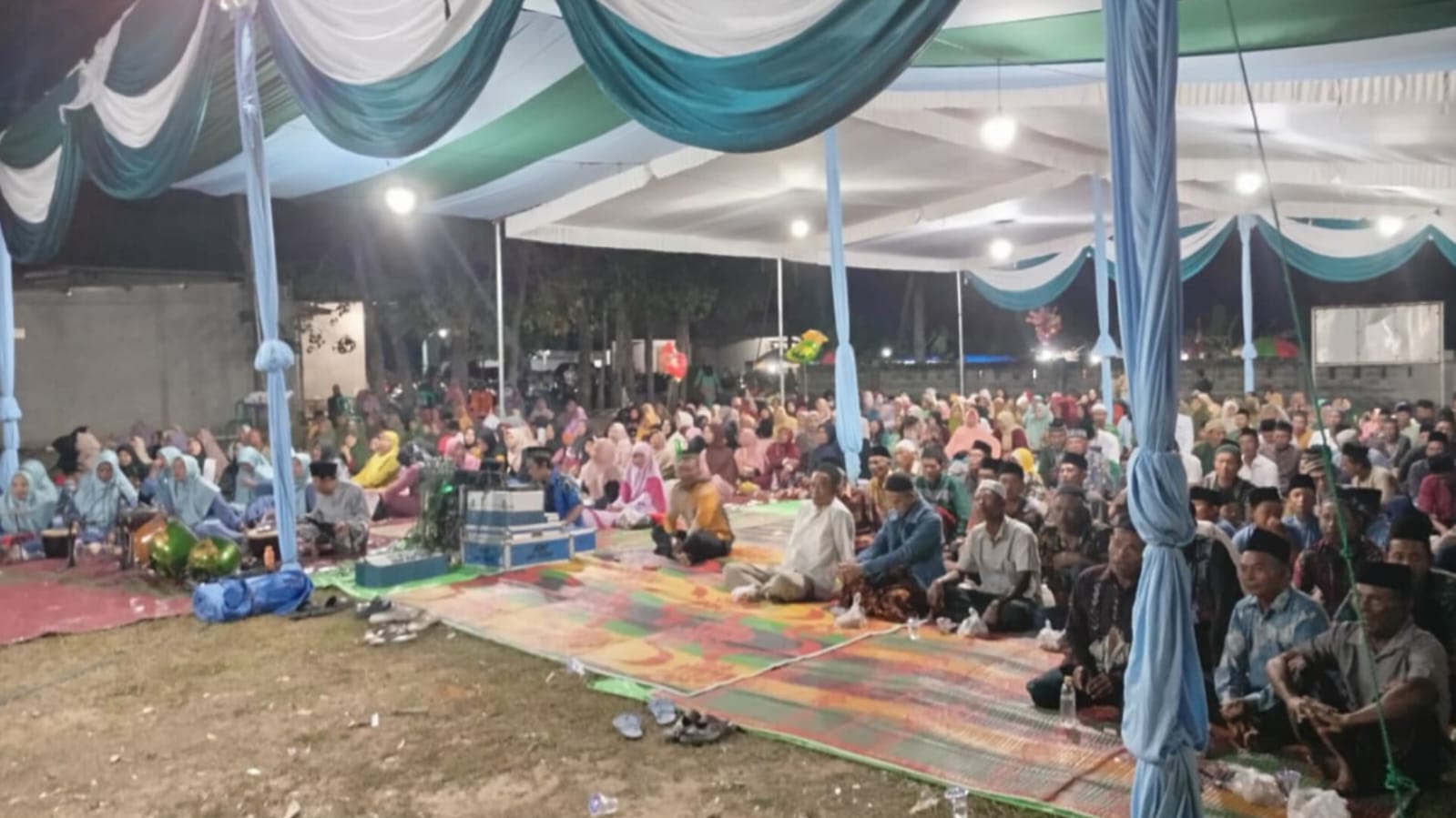 Kapolsek Berbagi Sedekah Untuk Ibu Hamil dan Yatim Piatu, Ciptakan Suasana Penuh Kasih Sayang di Acara Ruwat Dusun Sungai Nibung