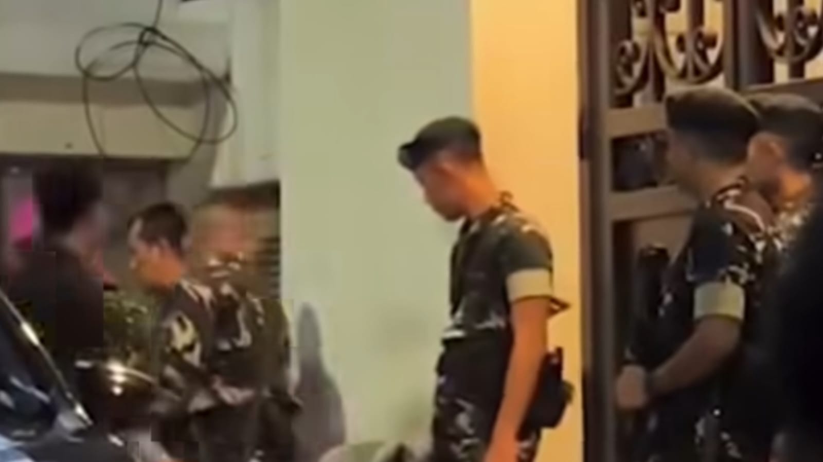 Usai Kafe Digeledah dan Temukan Uang Asing, Rumah Jaksa Agung Febri Adriansyah Mendadak Dijaga Ketat Oleh TNI
