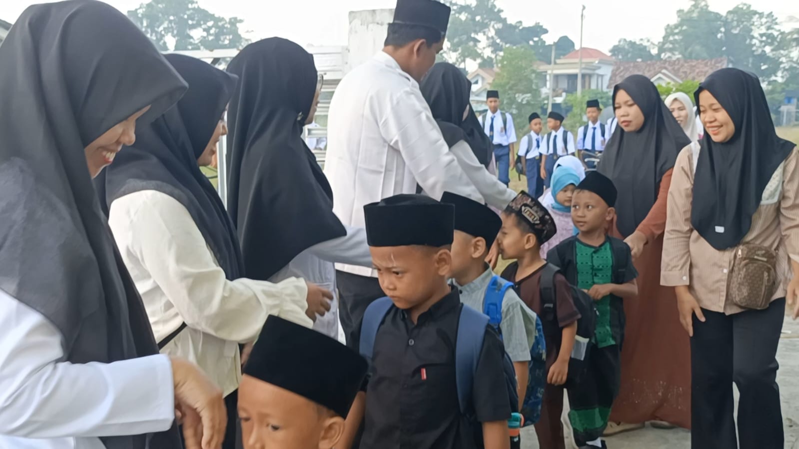 MENDUKUNG ANAK MENGHADAPI MASA AWAL SEKOLAH: LANGKAH MENUJU PERTUMBUHAN YANG BAHAGIA DAN BERMAKNA