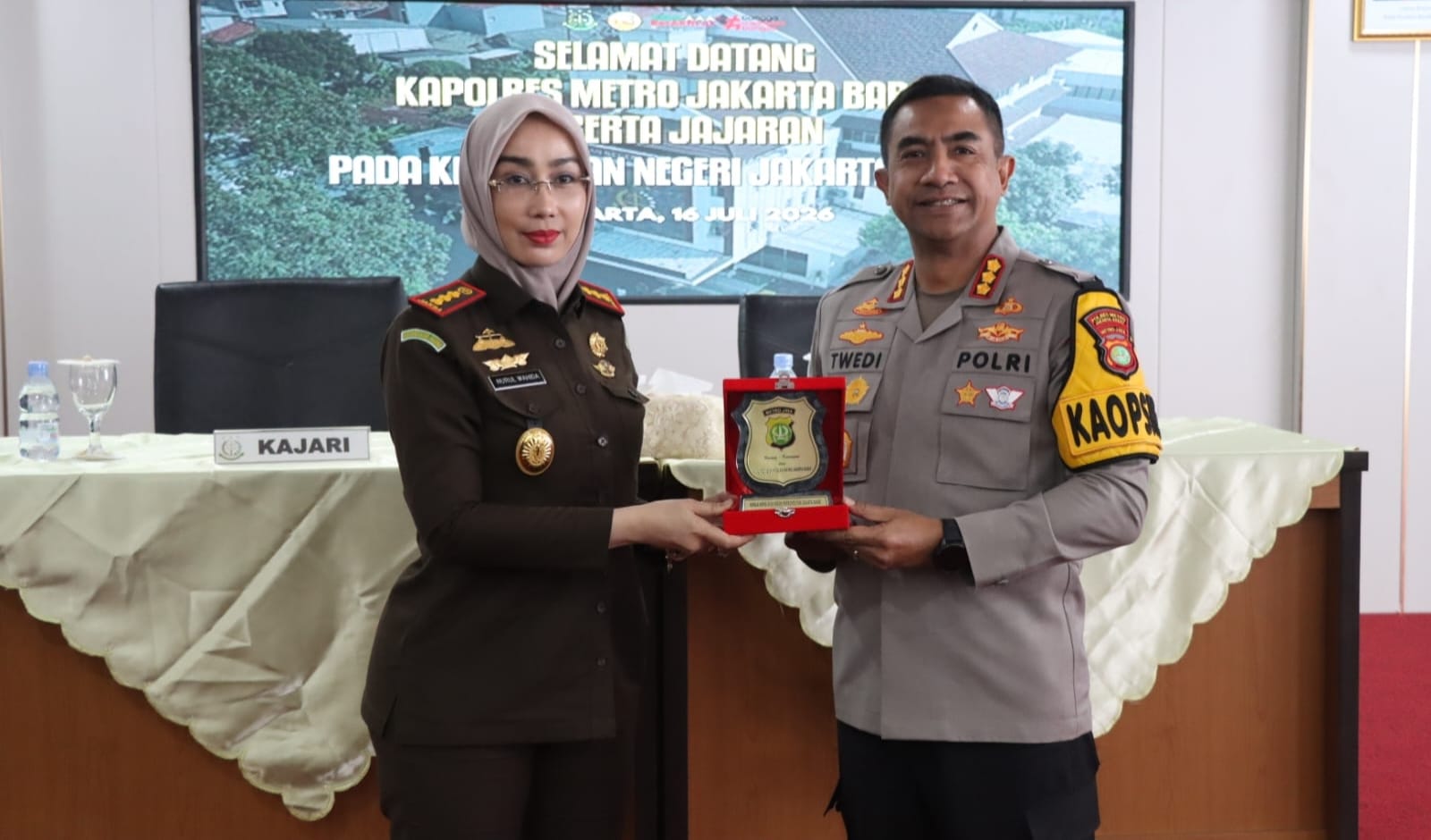 Kapolres Metro Jakarta Barat Jalin Silaturahmi dengan Kajari, Perkokoh Kolaborasi Polri dan Kejaksaan