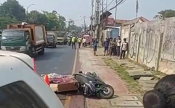 Pengendara Motor Tewas Terlindas Truk di Jalan Narogong Bekasi