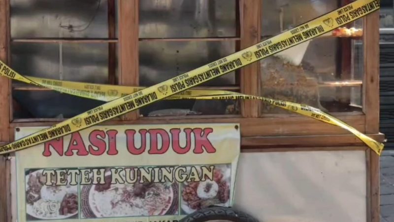 Kelompok tersebut diduga melakukan pemukulan terhadap warga dan merusak sejumlah lapak UMKM