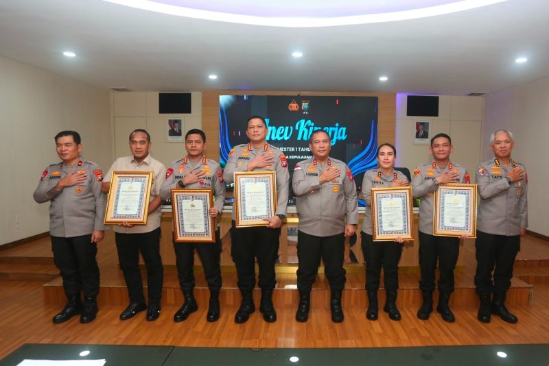 Lima Satker Polda Kepri Raih Predikat Pelayanan Prima (A), Piagam Kapolri Diserahkan Kapolda