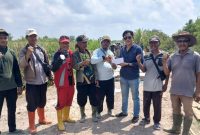 Jalan Licin Bikin Anak SD Jatuh ke Parit, Warga 3 Kampung di Tulang Bawang Akhirnya Cor Jalan Sendiri