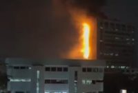 Gedung Bapenda DKI Jakarta Kebakaran, 100 Unit Damkar di Kerahkan