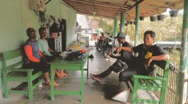 Gotong Royong Cor Jalan Jalur 46/47, Warga Buka Donasi Snack 24 Jam di Rumah Bapak Nano / Ibu Sri