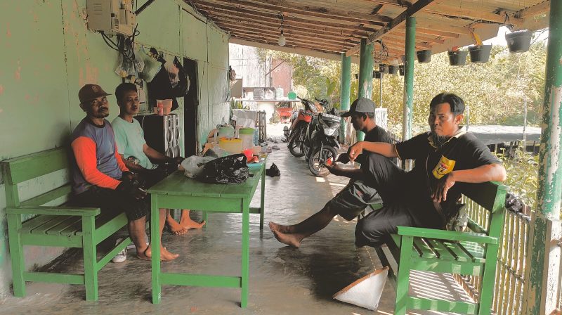 Gotong Royong Cor Jalan Jalur 46/47, Warga Buka Donasi Snack 24 Jam di Rumah Bapak Nano / Ibu Sri