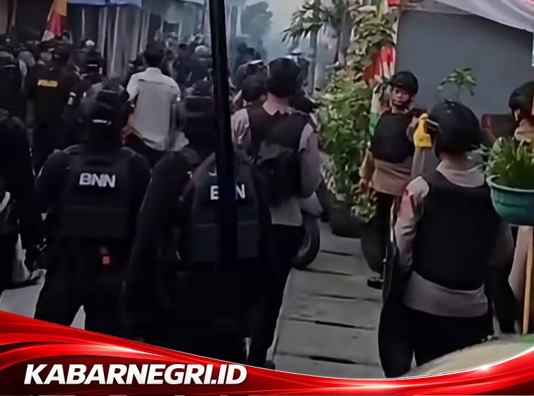 BNN dan Brimob Gerebek Sarang Narkoba di Kampung Bahari, Perlawanan Mercon dan Tembakan, 89 Kg Sabu Serta Rp1,4 Miliar Disita