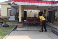 Ciptakan Lingkungan Kerja Bersih dan Nyaman, Polsek Dente Teladas Gelar Jumat Bersih