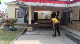 Ciptakan Lingkungan Kerja Bersih dan Nyaman, Polsek Dente Teladas Gelar Jumat Bersih