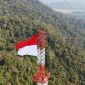 Heroik! Prajurit Brigif 4 Marinir/BS Kibarkan Merah Putih di Puncak Menara 74 Meter