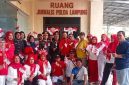 Pecah Tawa di HUT RI ke-81 Polda Lampung, Kombes Fenza Joget Balon hingga Nyanyi Lagu Iwan Fals Bareng Wartawan