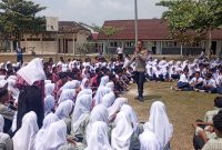 Kapolsek Dente Teladas Gelar Police Go To School di Smpn 1 Dente Teladas, Sosialisasikan Bahaya Bulying 