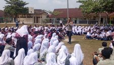 Kapolsek Dente Teladas Gelar Police Go To School di Smpn 1 Dente Teladas, Sosialisasikan Bahaya Bulying 