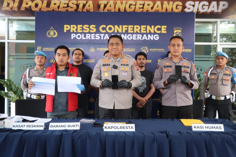 tiga pria terduga pelaku, masing-masing berinisial TB (24), YA (21), dan AF (22)