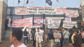 Rakyat Bersatu Lawan Koruptor: Aksi Bersejarah di Depan DPR/MPR RI Senayan