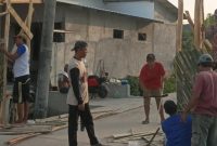 Sambut HUT RI ke-81, Warga Dusun Pasir Rahayu Tulang Bawang Gotong Royong Bangun Gapura Kemerdekaan