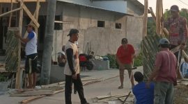 Sambut HUT RI ke-81, Warga Dusun Pasir Rahayu Tulang Bawang Gotong Royong Bangun Gapura Kemerdekaan