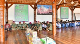 Prajurit Anggaraksa Yonif 7 Marinir Gelar Baksos di Ponpes Nurul Huda Padang Cermin
