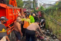 Lancarkan Aktivitas Pagi, Sat Samapta Polres Metro Bekasi Gatur Lalin di Penyeberangan President University Jababeka