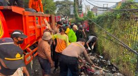 Lancarkan Aktivitas Pagi, Sat Samapta Polres Metro Bekasi Gatur Lalin di Penyeberangan President University Jababeka