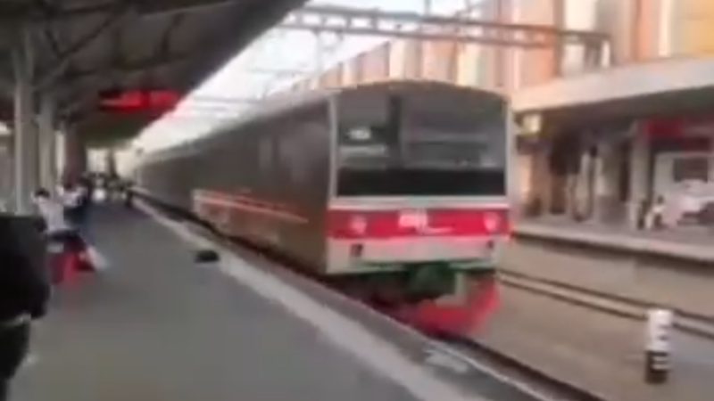 Siswi SMA Tewas Tertabrak KRL di Stasiun Jurangmangu Tangsel, Perjalanan Commuter Line Sempat Terganggu